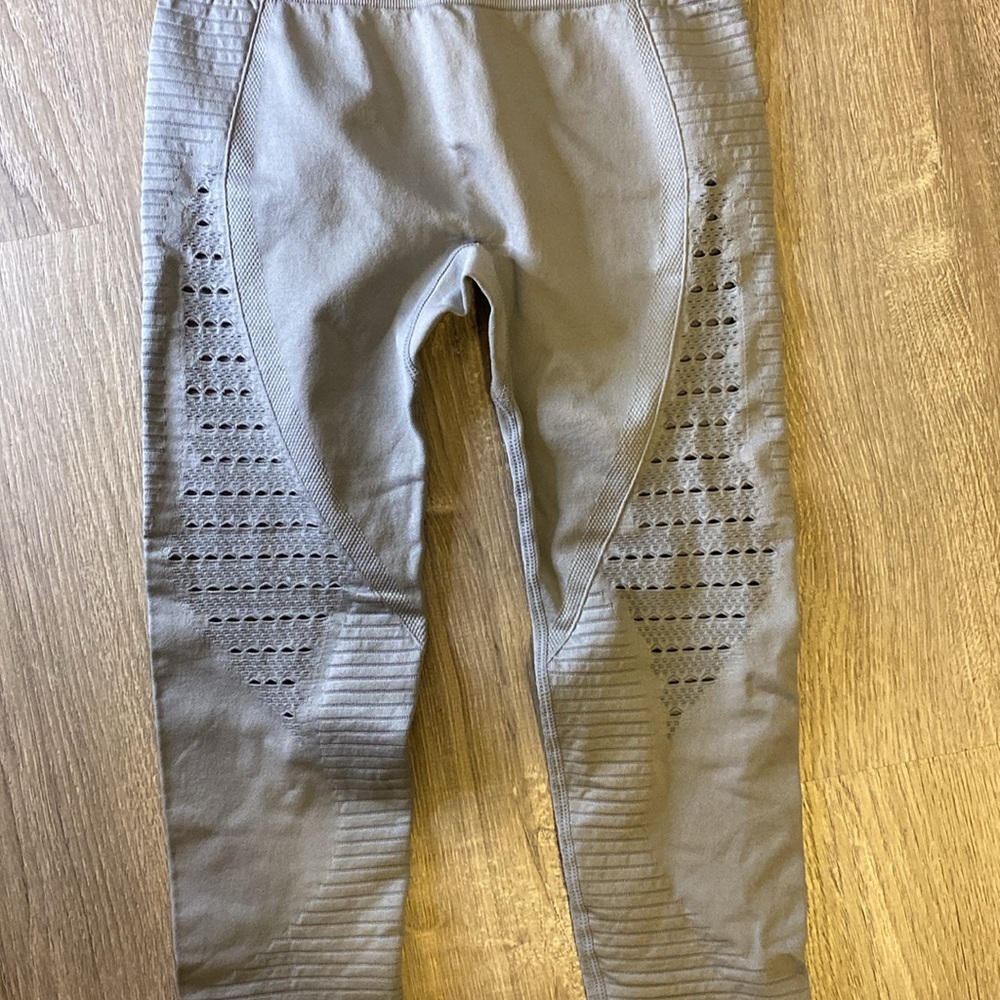 Light gray workout leggings - Picture 2 of 3